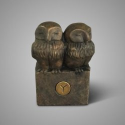 Two Owls At A Statue Majestic Brown D.14 H.18