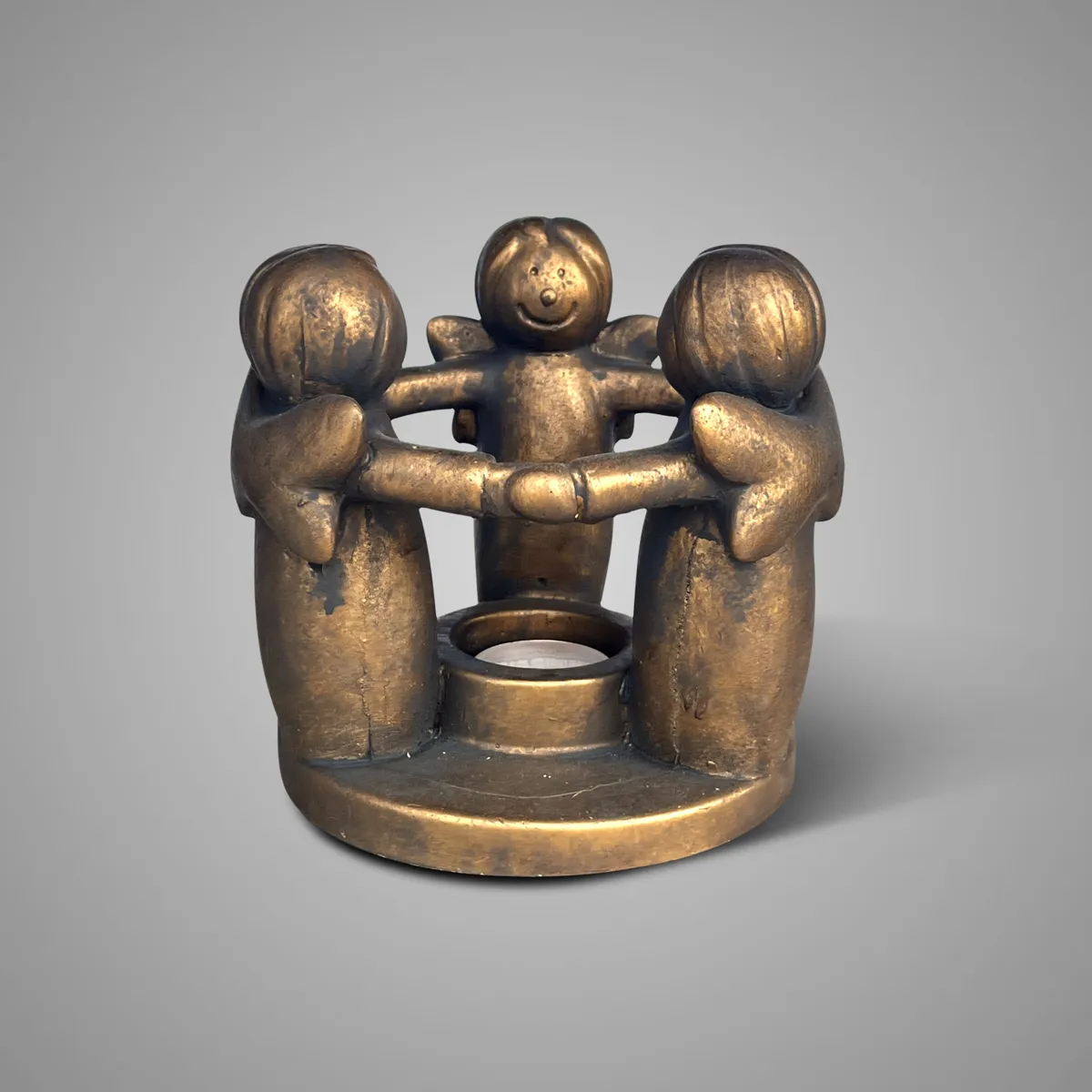 Circle of Angels with Tealightcup Majestic Gold D.16 H.15